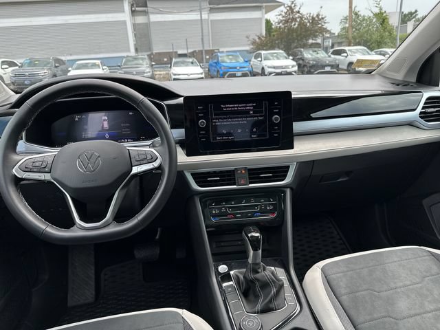 Certified 2025 Volkswagen Taos SE w/ Panoramic Sunroof Package AWD/4WD image 16