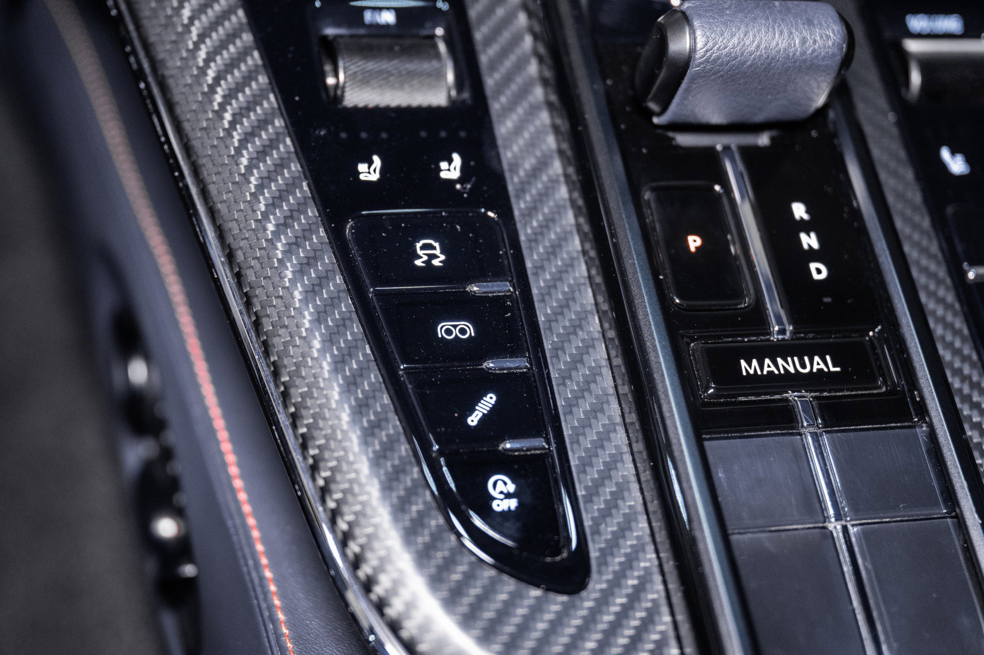 Used 2025 Aston Martin V8 Vantage Coupe image 36