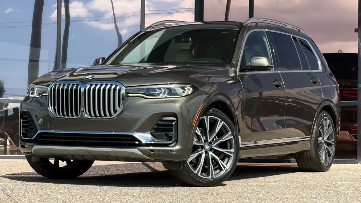 Used 2021 BMW X7 xDrive40i w/ Executive Package image 2