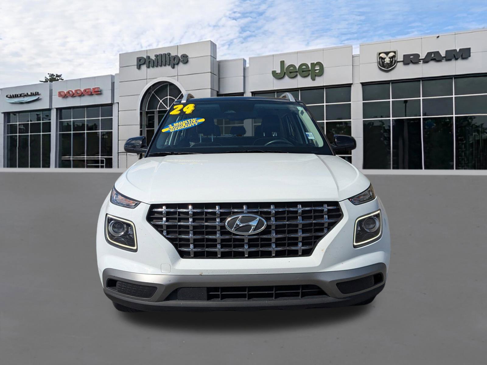 Used 2024 Hyundai Venue Limited image 8