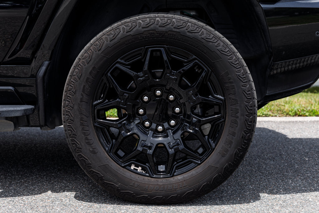 Used 2025 GMC Hummer EV 2X AWD/4WD image 38
