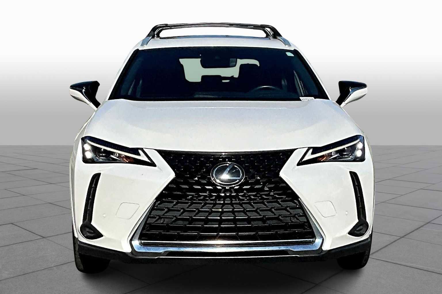 Used 2022 Lexus UX 200 w/ Premium Package image 3