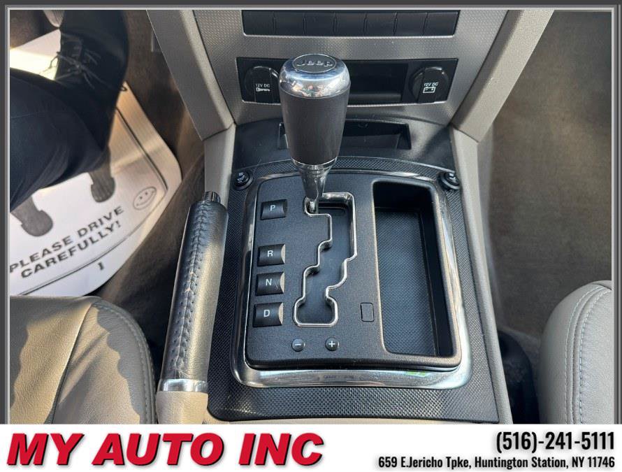 Used 2010 Jeep Grand Cherokee Laredo AWD/4WD image 17