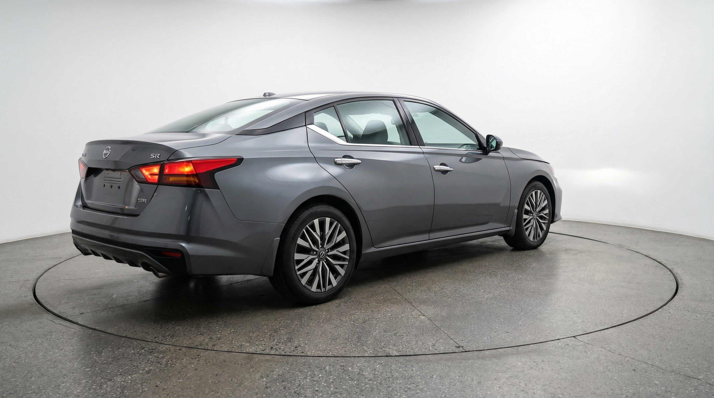 Used 2025 Nissan Altima 2.5 SV FWD image 9