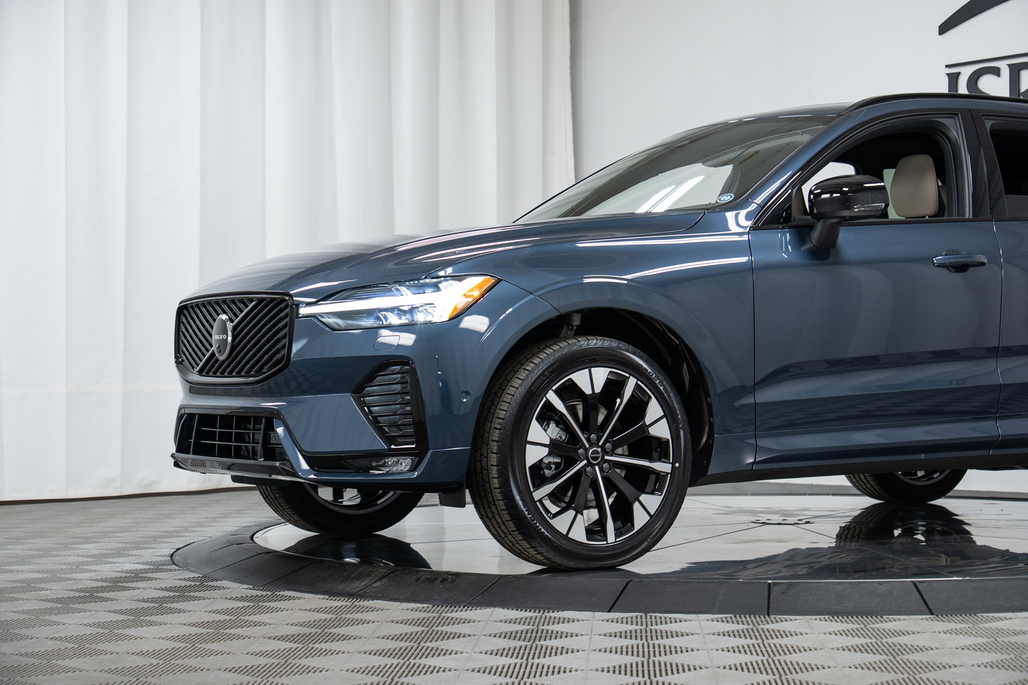 New 2026 Volvo XC60 B5 Plus w/ Climate Package image 25