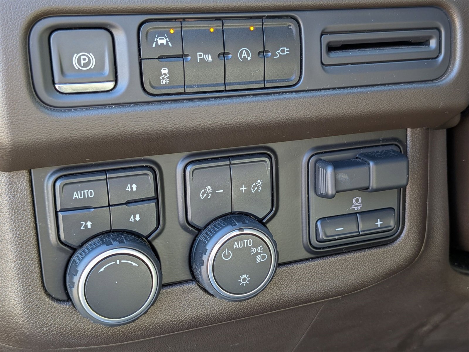 Used 2021 Chevrolet Tahoe LT w/ LT Signature Package image 17