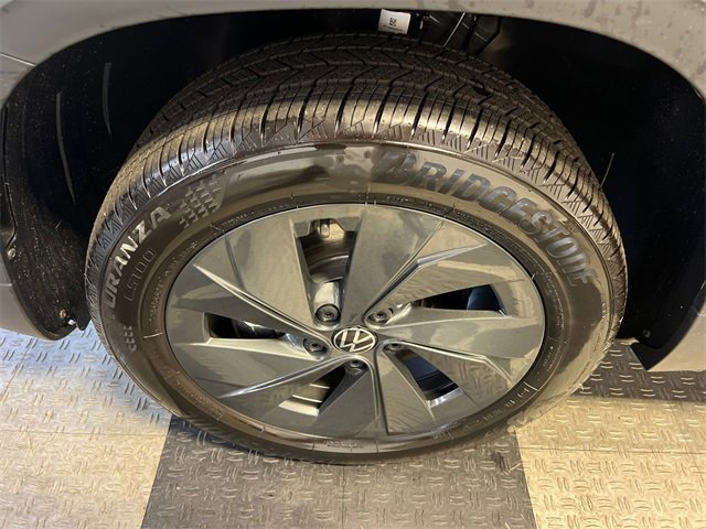 New 2026 Volkswagen Taos S image 8