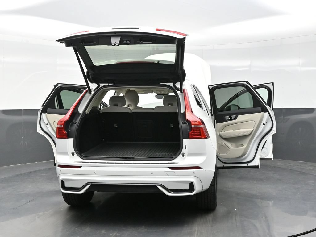 Used 2024 Volvo XC60 B5 Core w/ Protection Package Premier AWD/4WD image 40