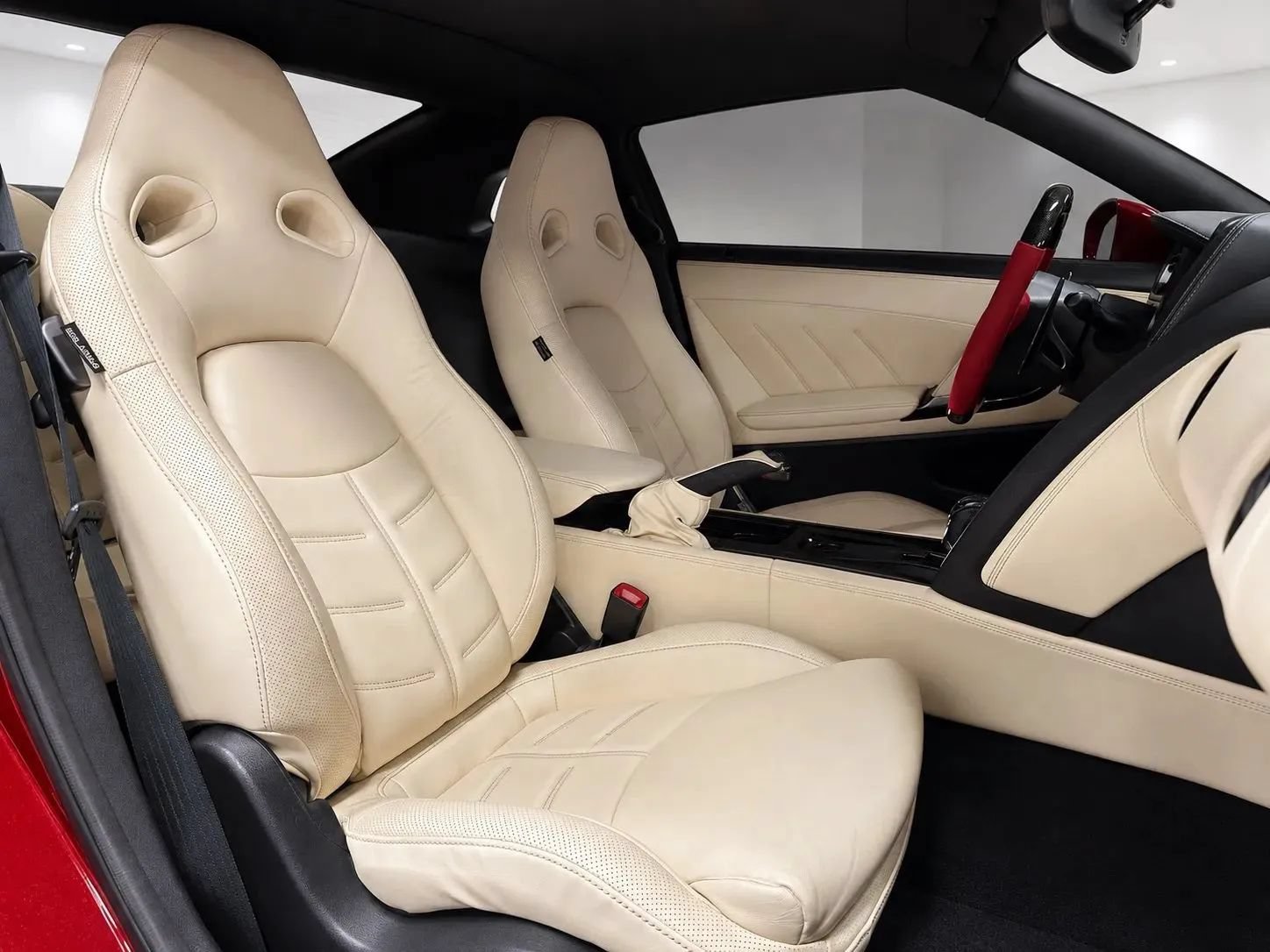Used 2015 Nissan GT-R Premium AWD/4WD image 16