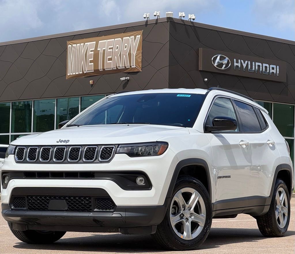 Used 2024 Jeep Compass Latitude image 1