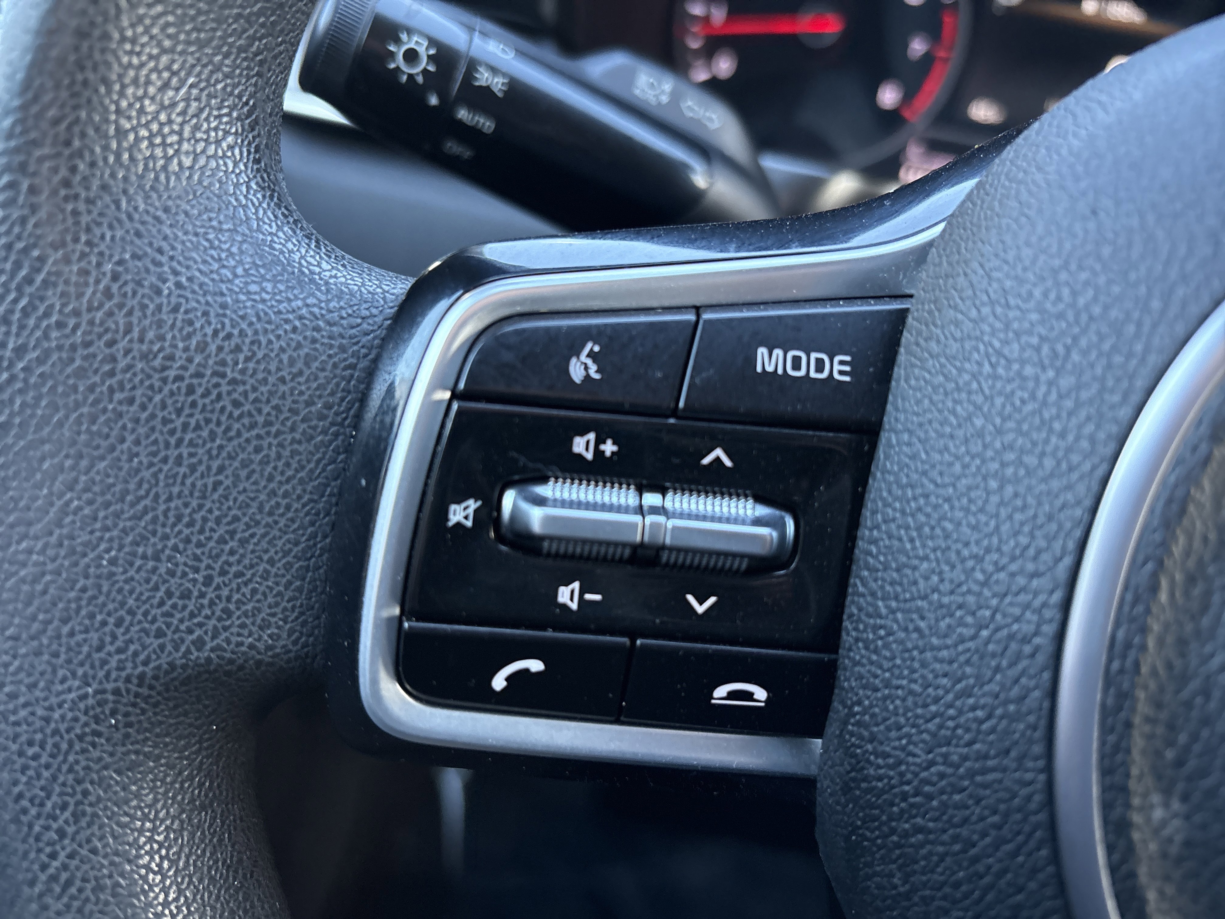 Used 2022 Kia Sorento LX image 29