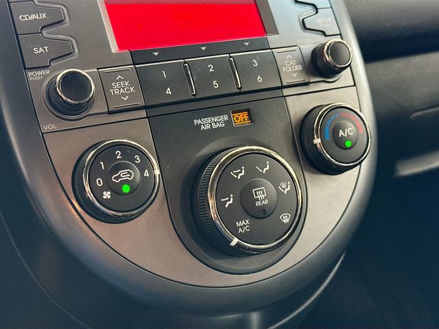 Used 2011 Kia Soul + w/ Audio Pkg FWD image 11