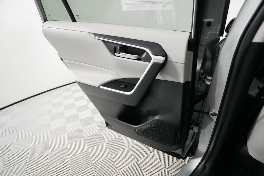 Used 2023 Toyota RAV4 XLE Premium image 14