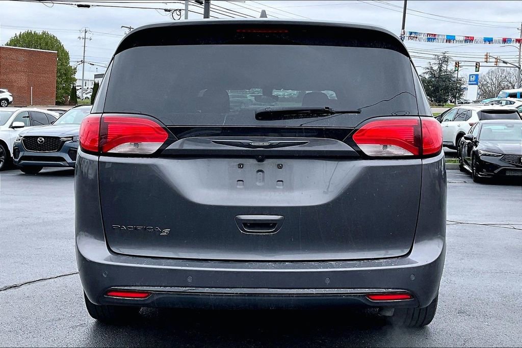 Used 2020 Chrysler Pacifica Touring w/ S Appearance Package image 8