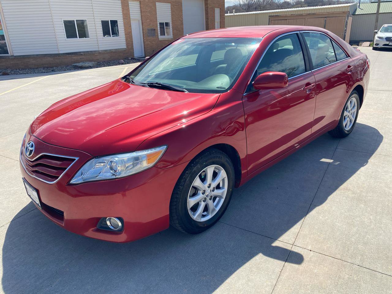 Used 2011 Toyota Camry LE w/ LE Extra-Value Pkg FWD image 2