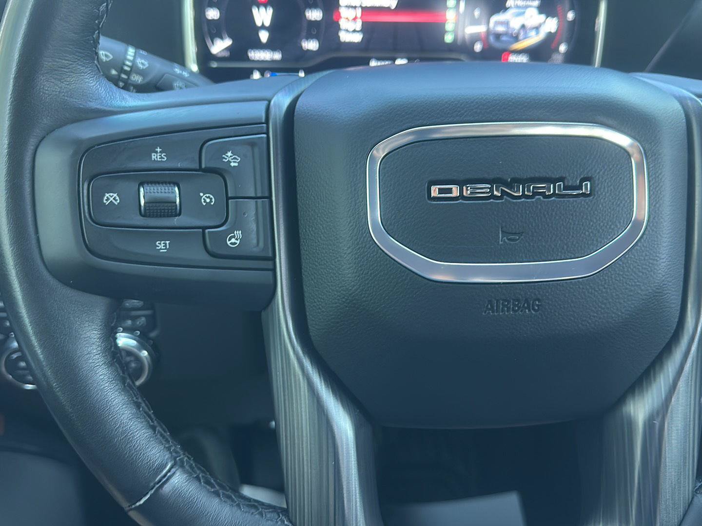 Used 2025 GMC Sierra 3500 Denali Ultimate AWD/4WD image 32
