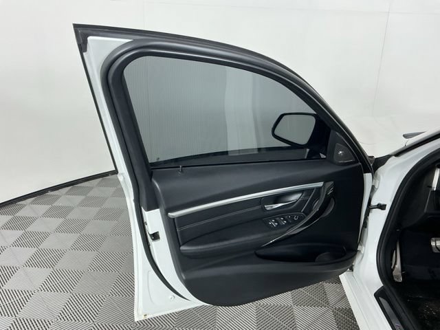 Used 2017 BMW 340i Sedan RWD image 11