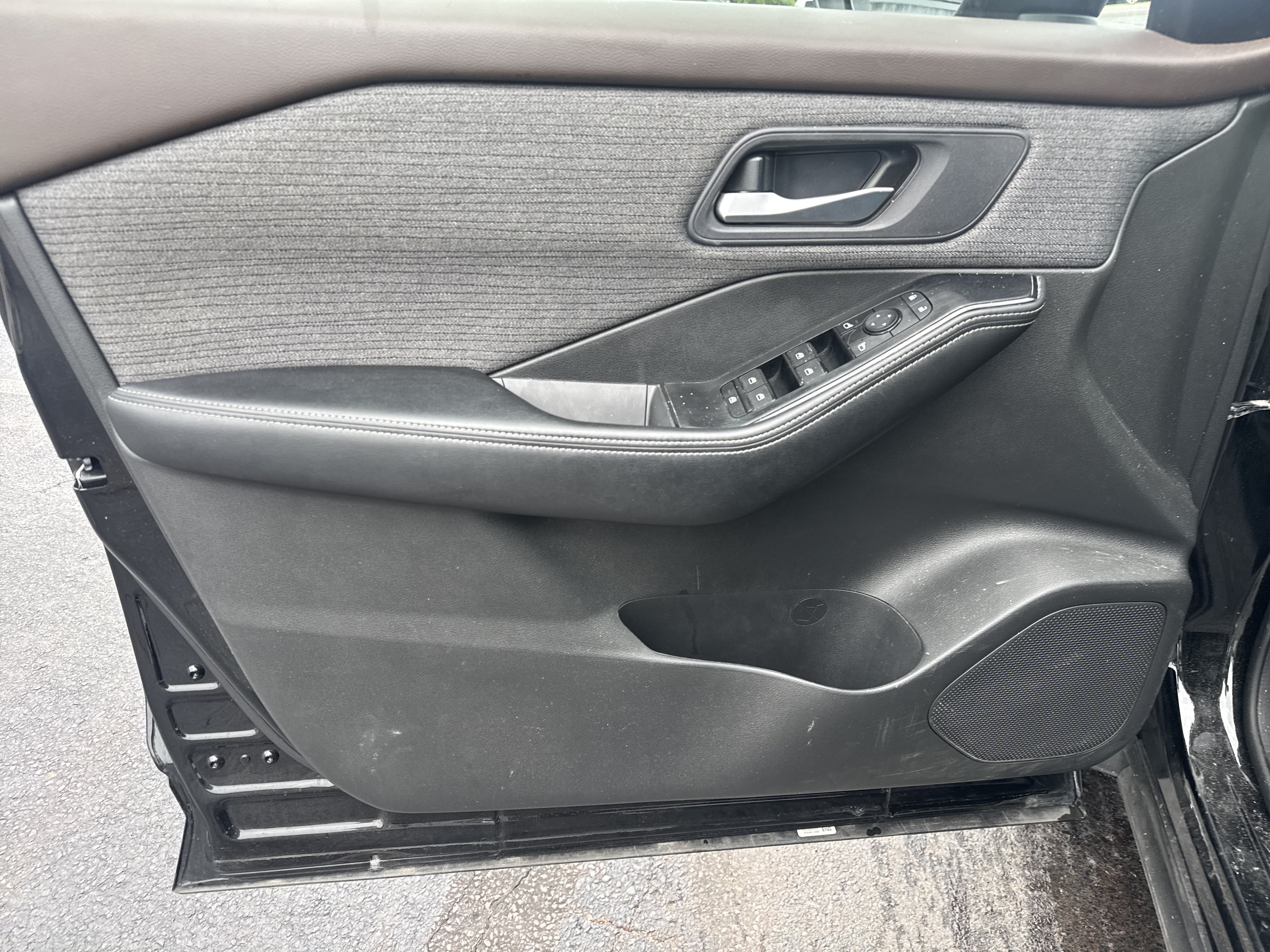 Used 2023 Nissan Rogue SV AWD/4WD image 15