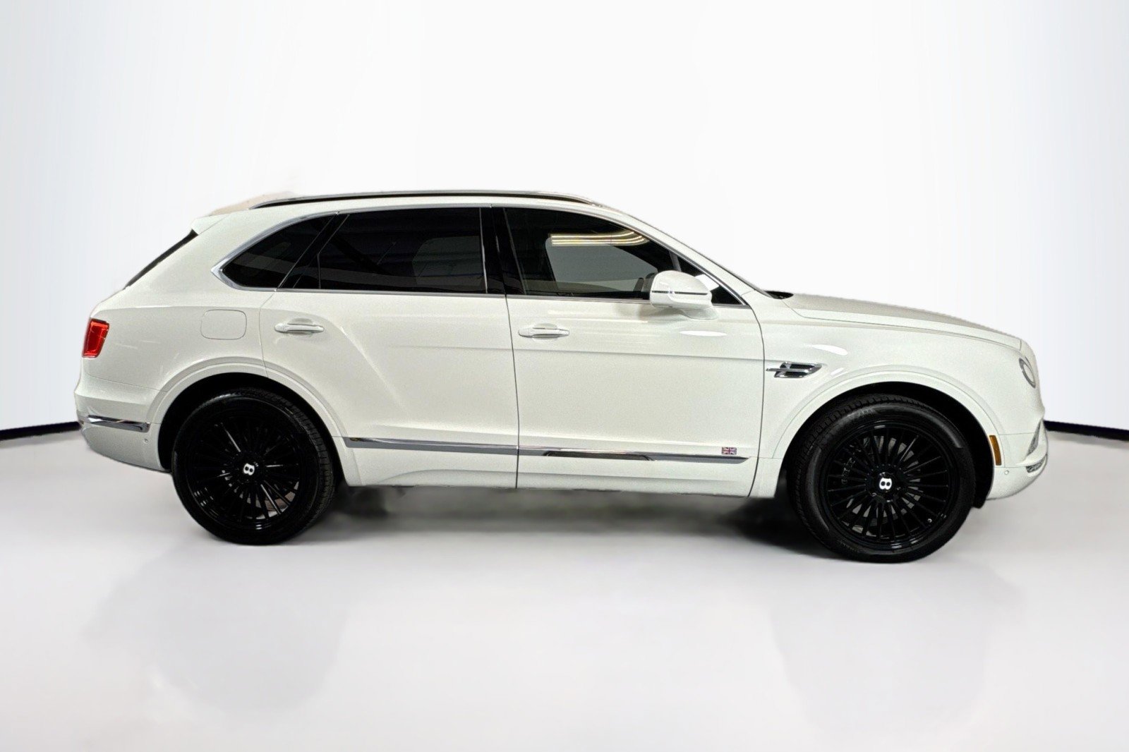 Used 2018 Bentley Bentayga image 4