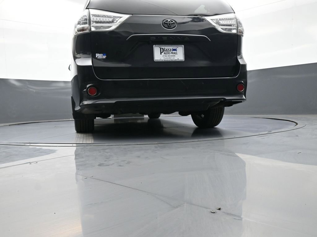 Certified 2019 Toyota Sienna SE w/ SE Preferred Package AWD/4WD image 34