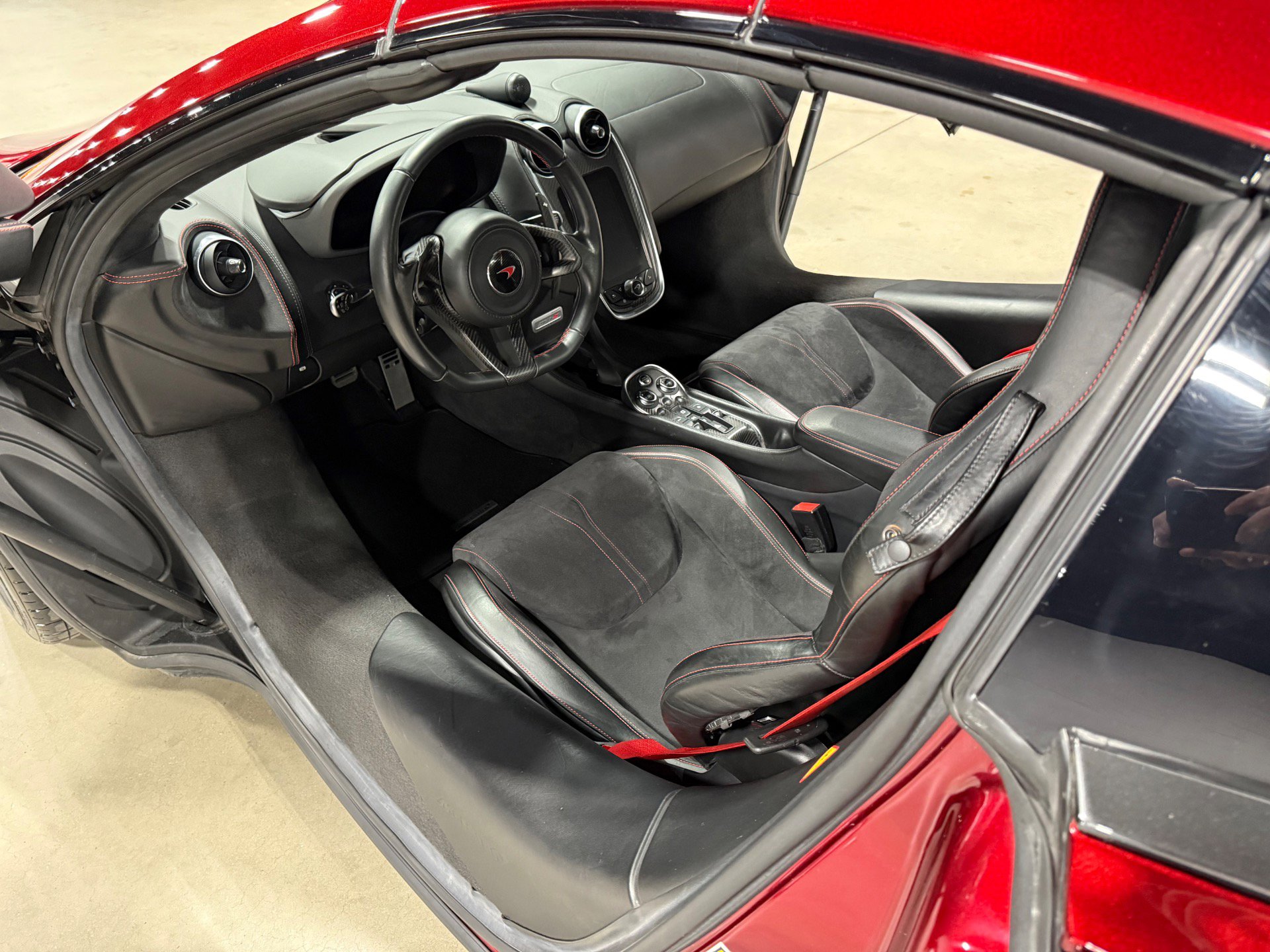 Used 2018 McLaren 570S Spider image 31