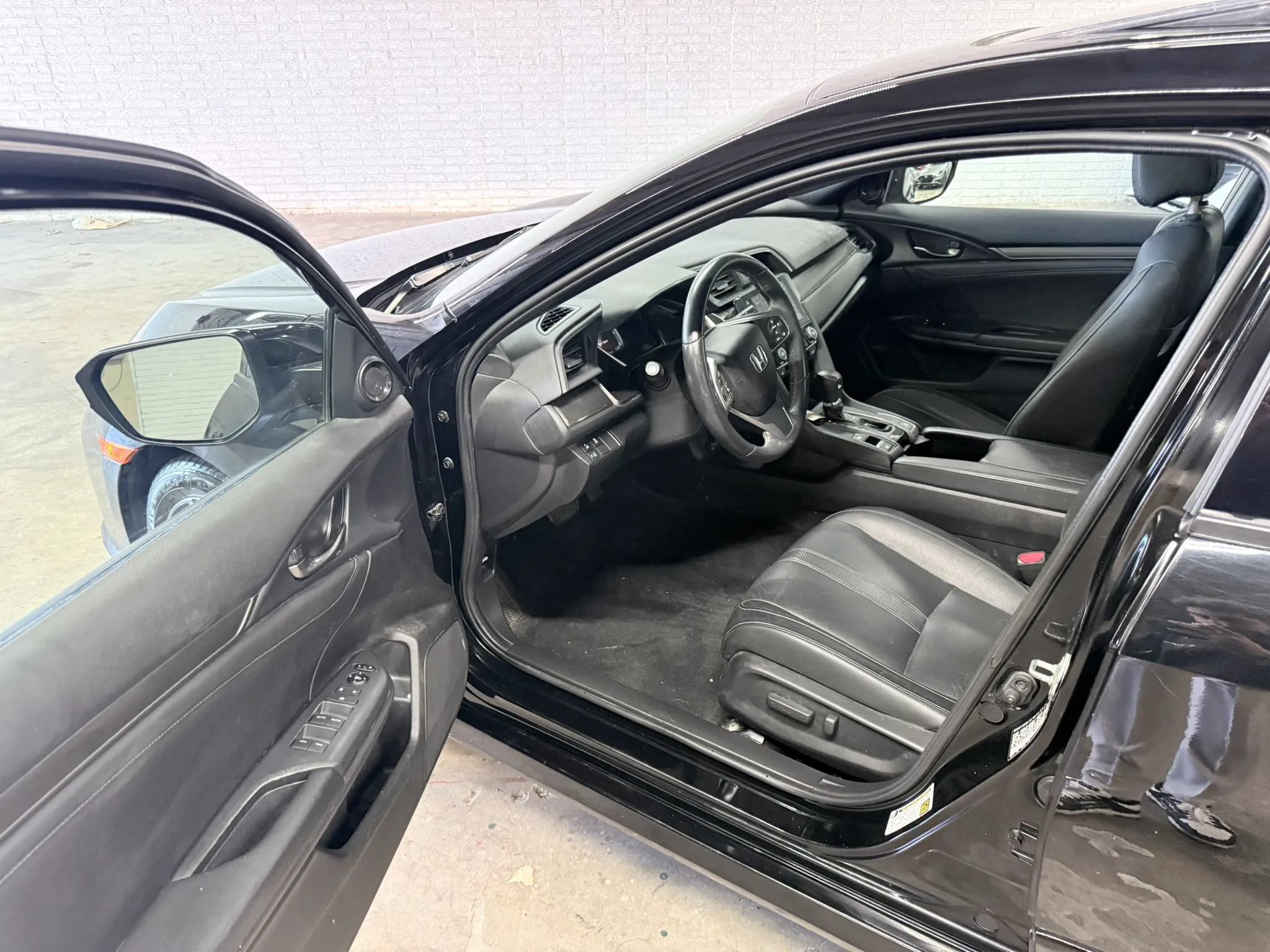 Used 2018 Honda Civic EX-L image 10