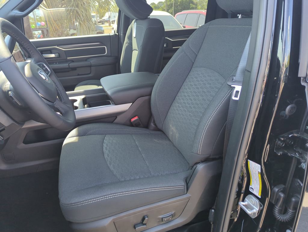 New 2026 RAM 2500 Big Horn AWD/4WD image 12