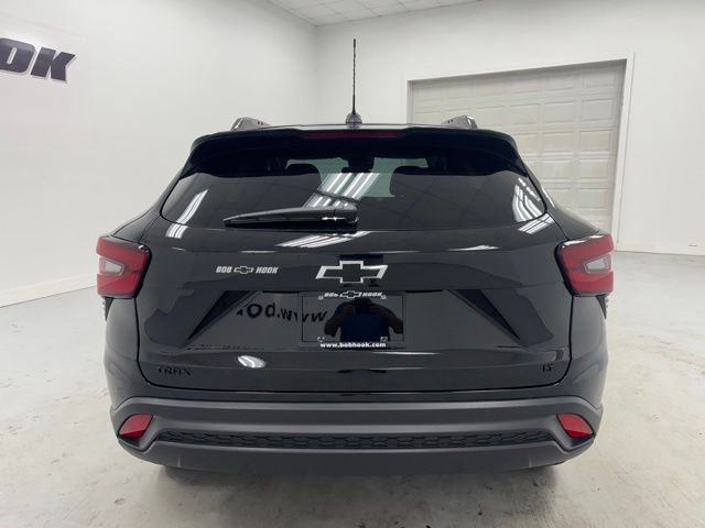 New 2026 Chevrolet Trax LT w/ Midnight Edition FWD image 6