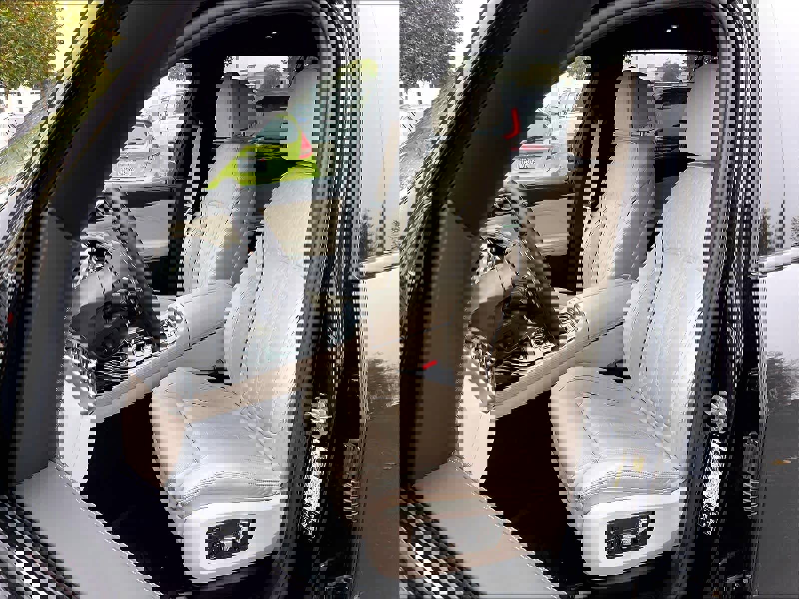 Used 2025 BMW X7 M60i image 25