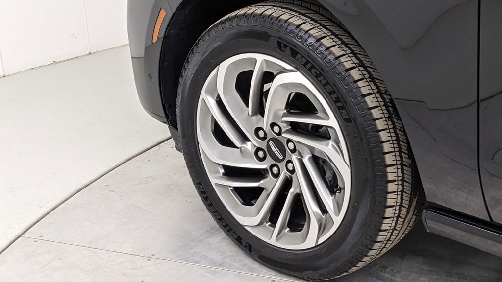 Used 2025 Lincoln Navigator L Reserve image 5