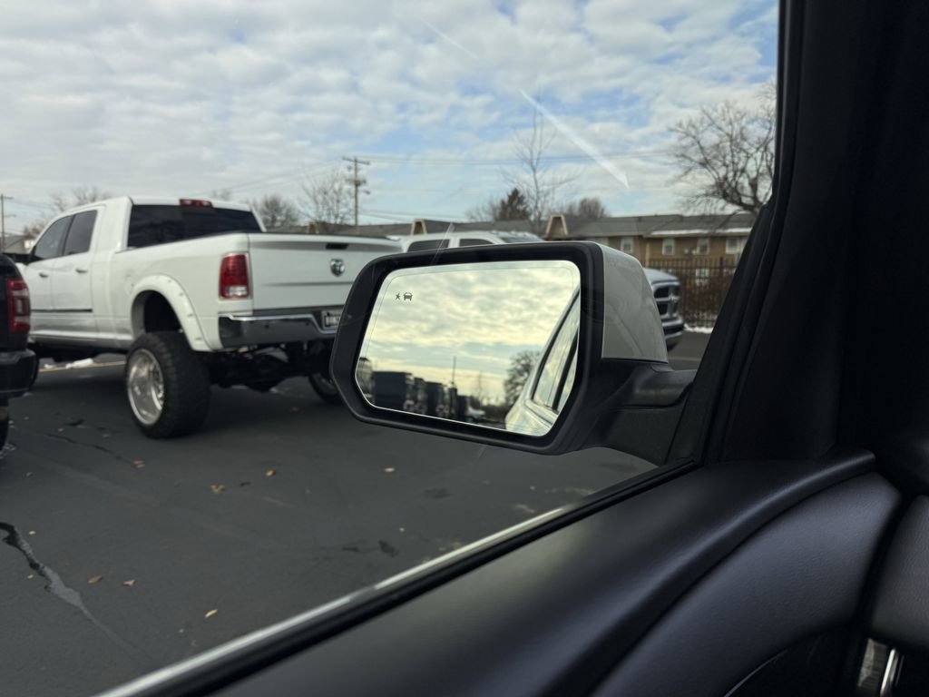 Used 2023 Chevrolet Traverse High Country image 14