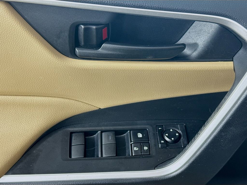 Used 2022 Toyota RAV4 LE image 21