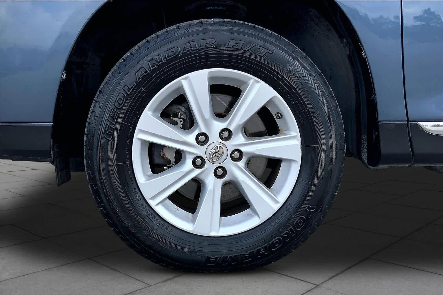 Used 2013 Toyota Highlander Plus FWD image 11