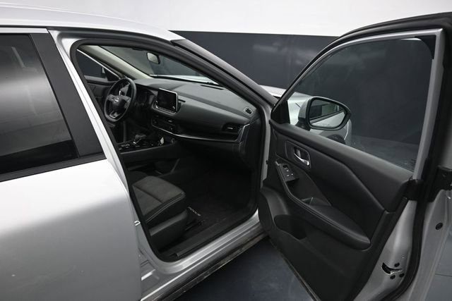 Used 2025 Nissan Rogue SV AWD/4WD image 31