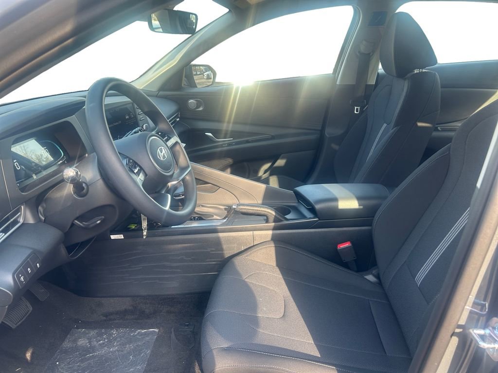 New 2026 Hyundai Elantra SE FWD image 9