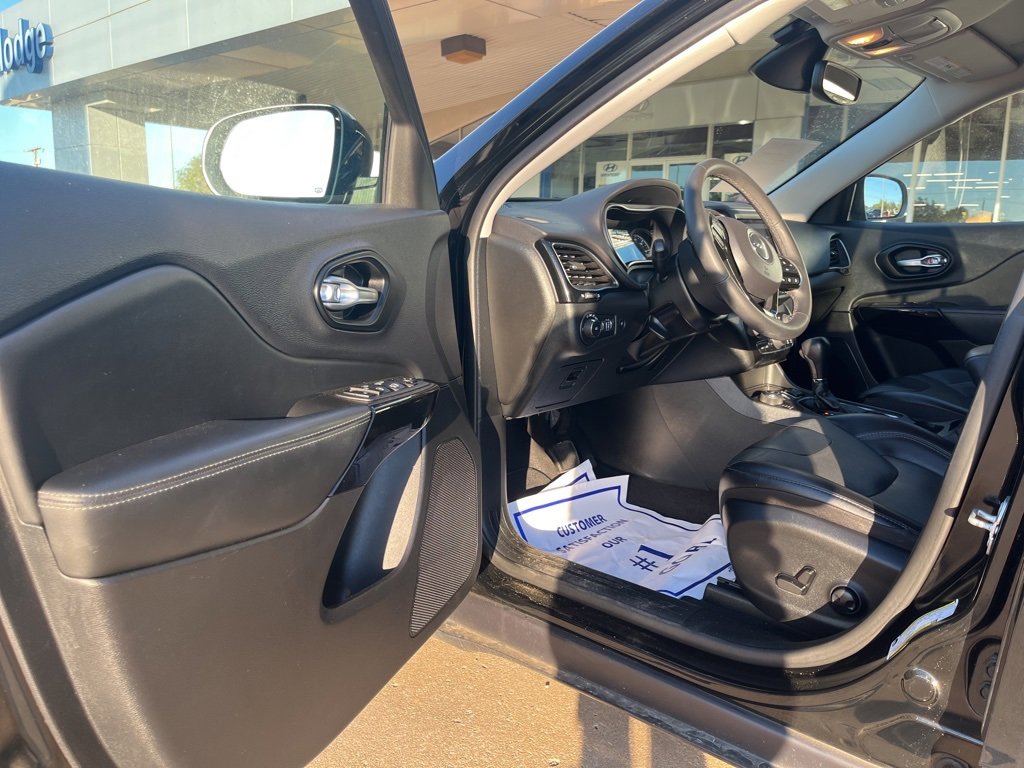 Used 2023 Jeep Cherokee Altitude Lux image 6