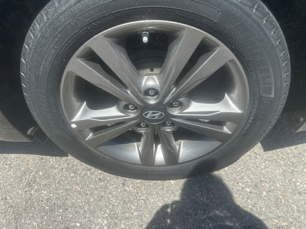 Used 2017 Hyundai Elantra SE FWD image 8