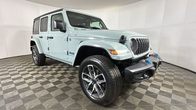 Used 2024 Jeep Wrangler Unlimited w/ Convenience Group AWD/4WD image 2