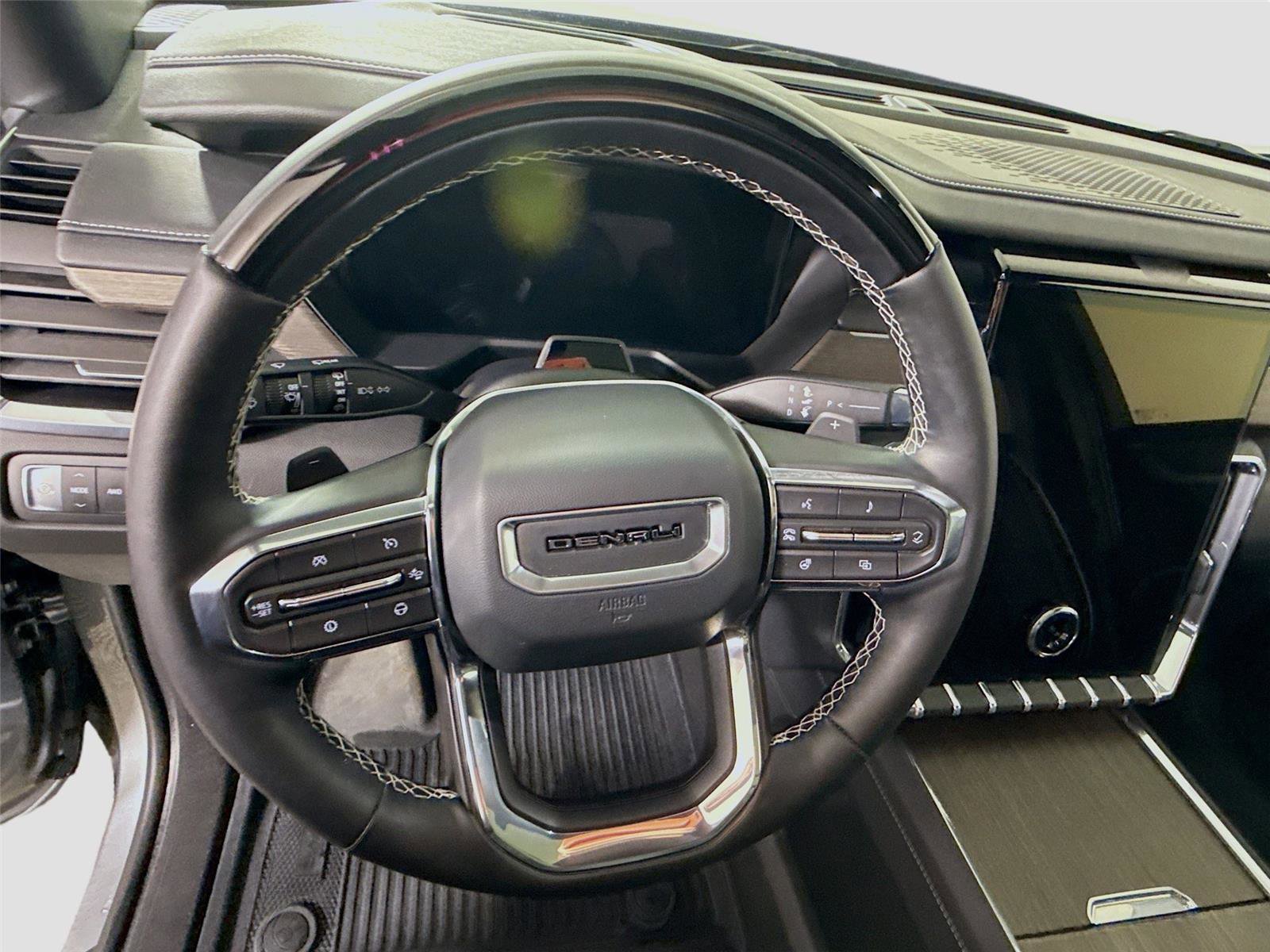 Used 2025 GMC Acadia Denali w/ Super Cruise Package image 5