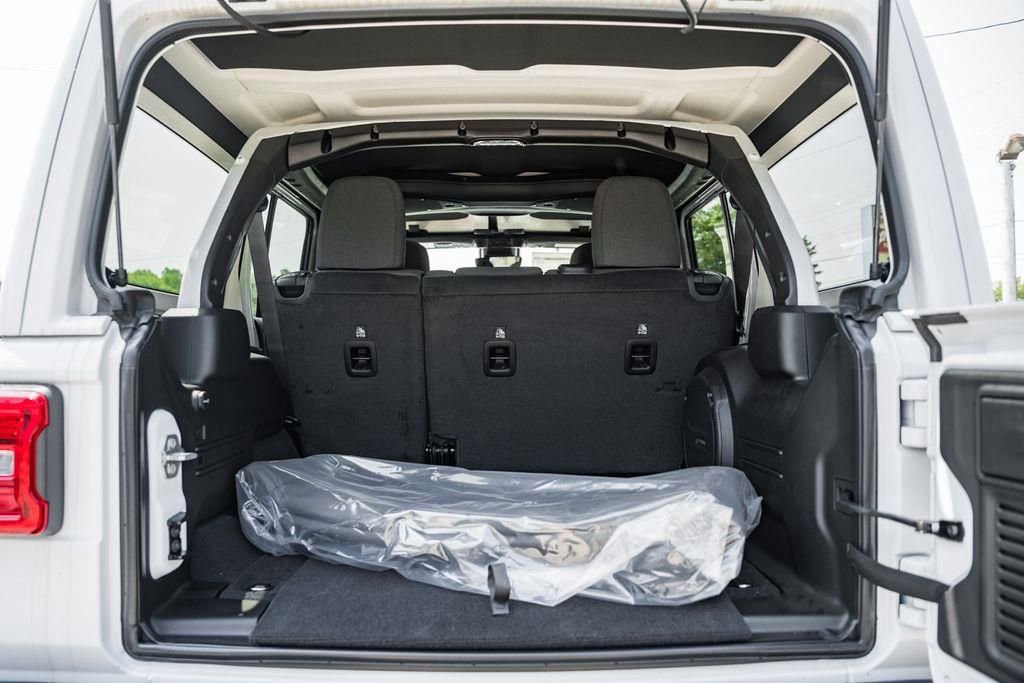 New 2025 Jeep Wrangler Sahara w/ Technology Group image 9
