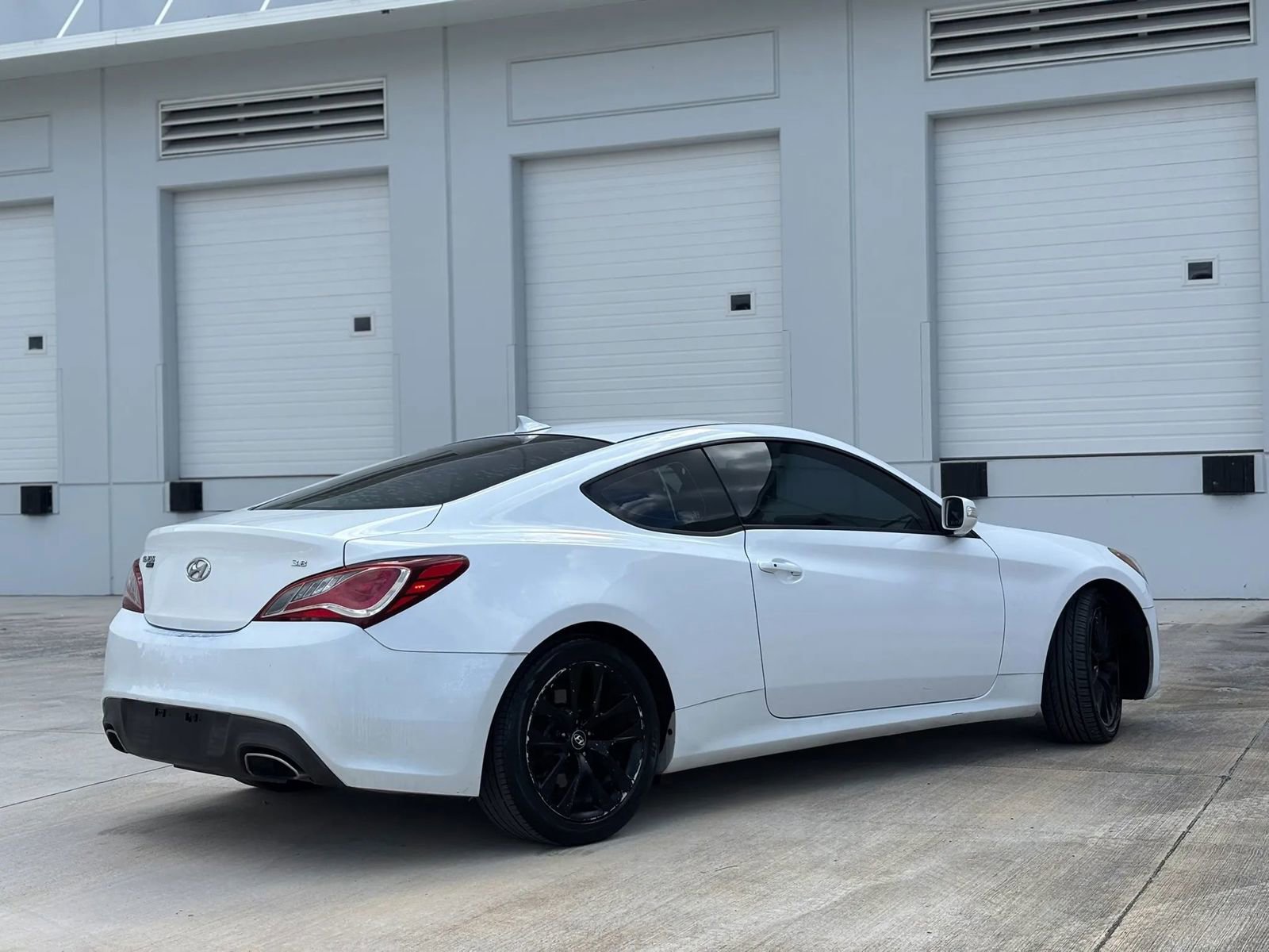 Used 2015 Hyundai Genesis 3.8 RWD image 12