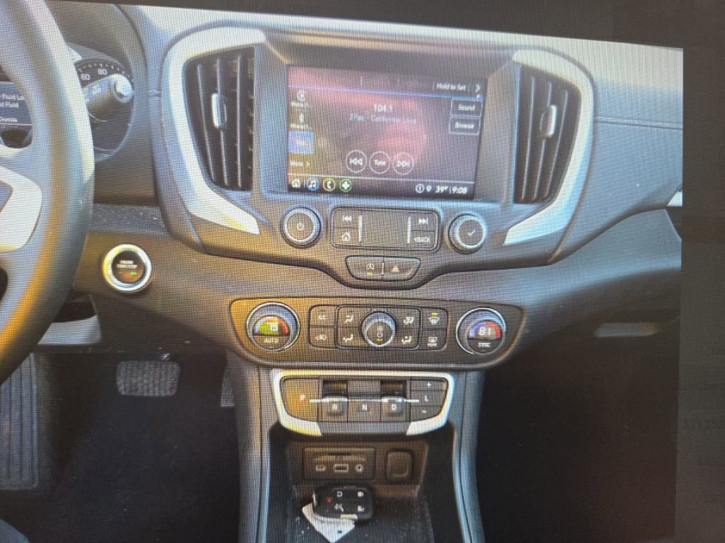 Used 2023 GMC Terrain SLT w/ Tech Package image 9