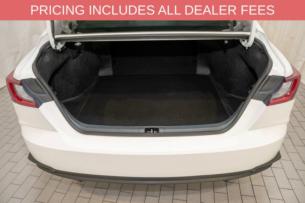 Used 2025 Toyota Camry SE FWD image 5