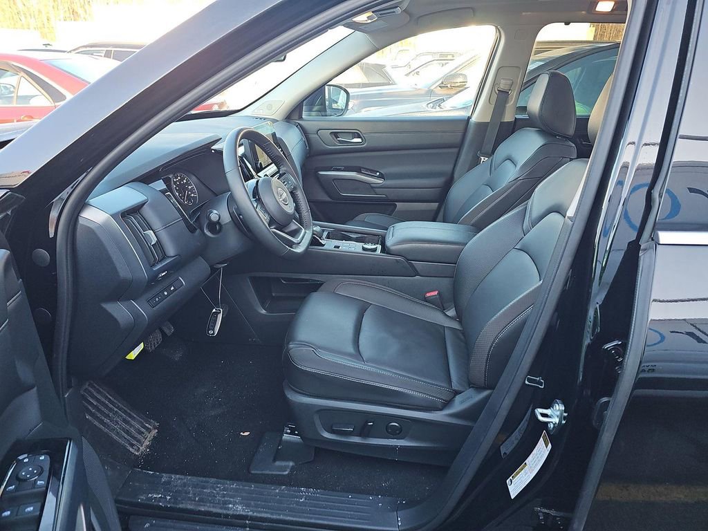 Certified 2025 Nissan Pathfinder SL w/ SL Premium Package image 7