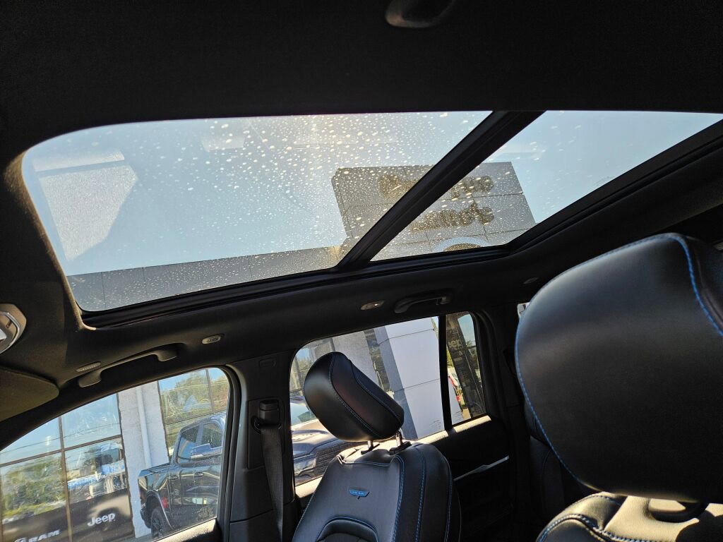 Used 2024 Jeep Grand Cherokee Trailhawk image 22