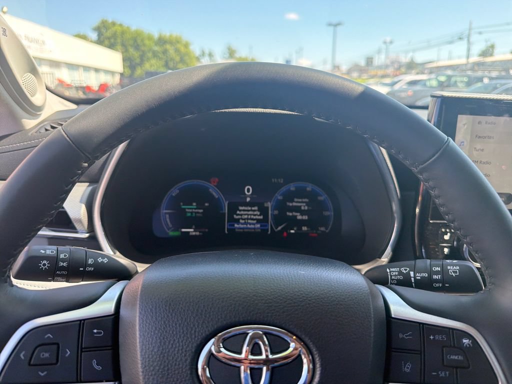 Used 2024 Toyota Highlander Platinum AWD/4WD image 18
