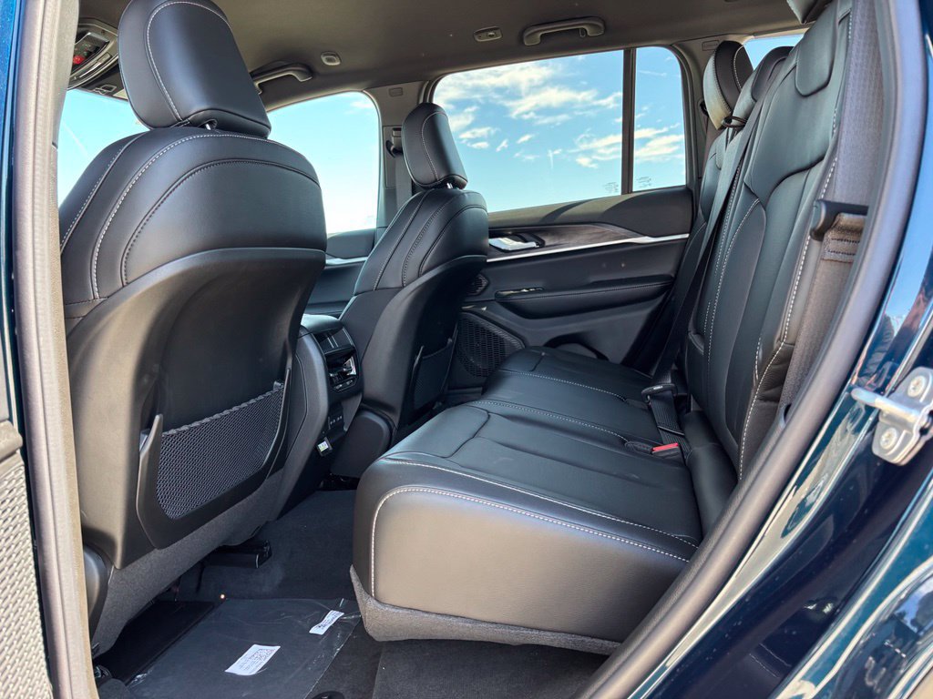 New 2027 Jeep Grand Cherokee Limited AWD/4WD image 20