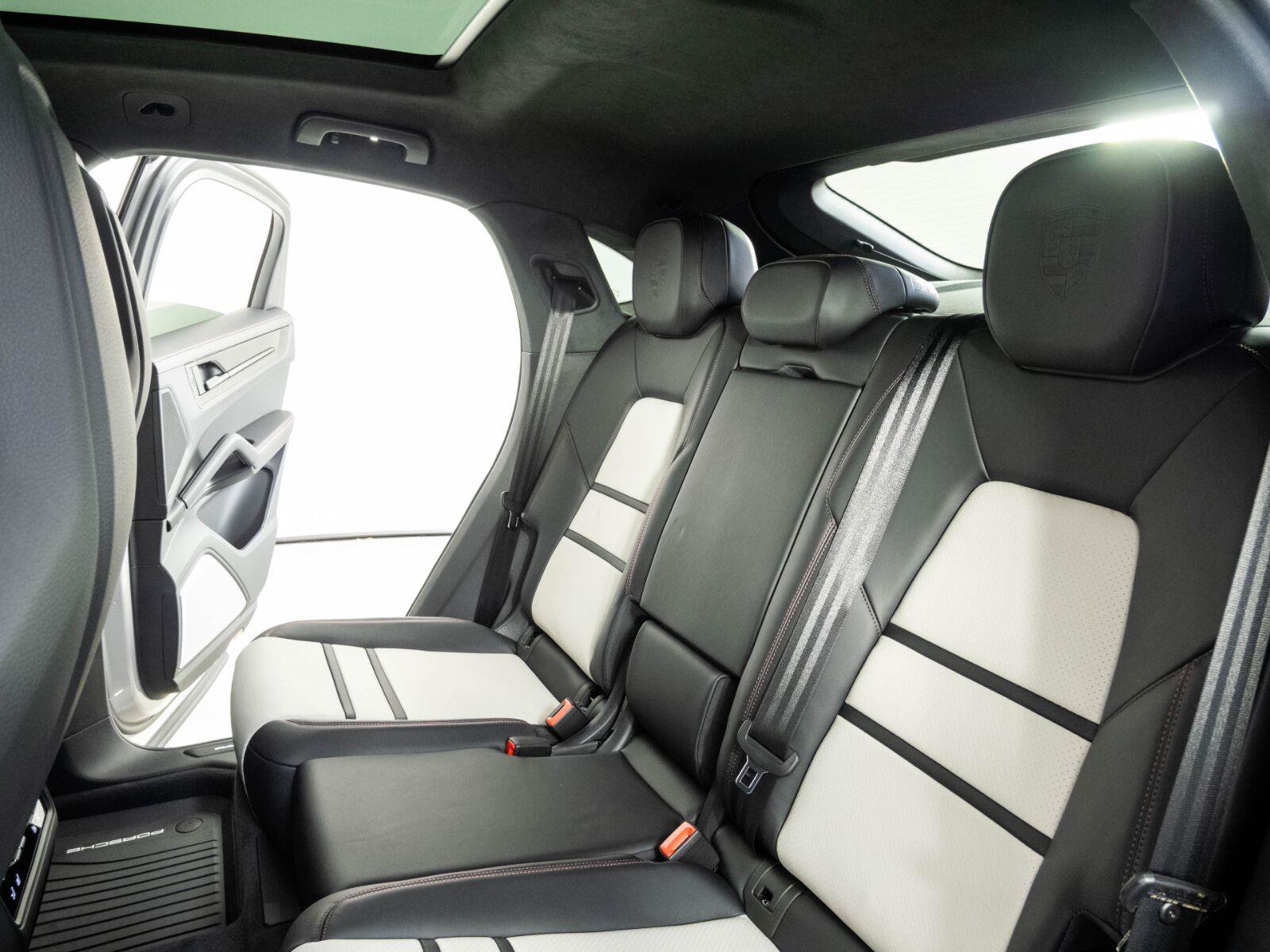 Certified 2026 Porsche Cayenne GTS AWD/4WD image 22