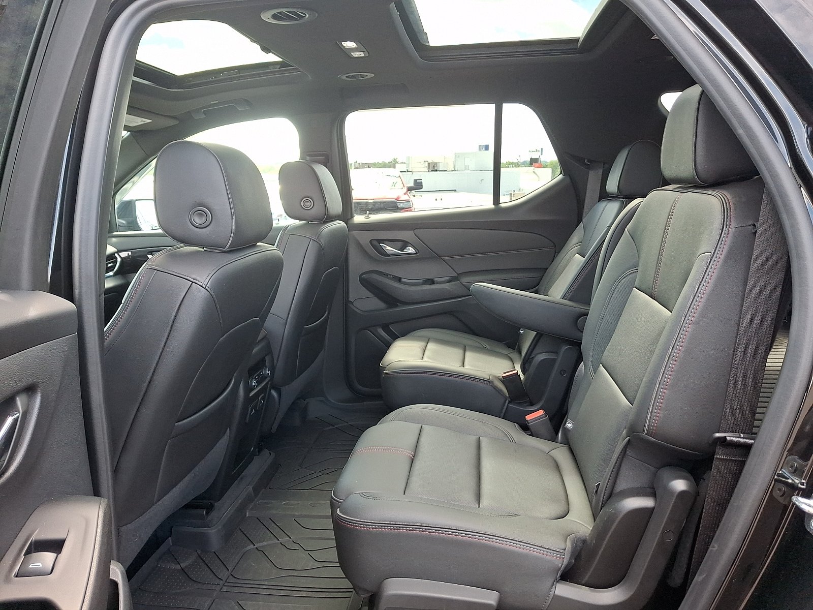 Used 2023 Chevrolet Traverse RS AWD/4WD image 10