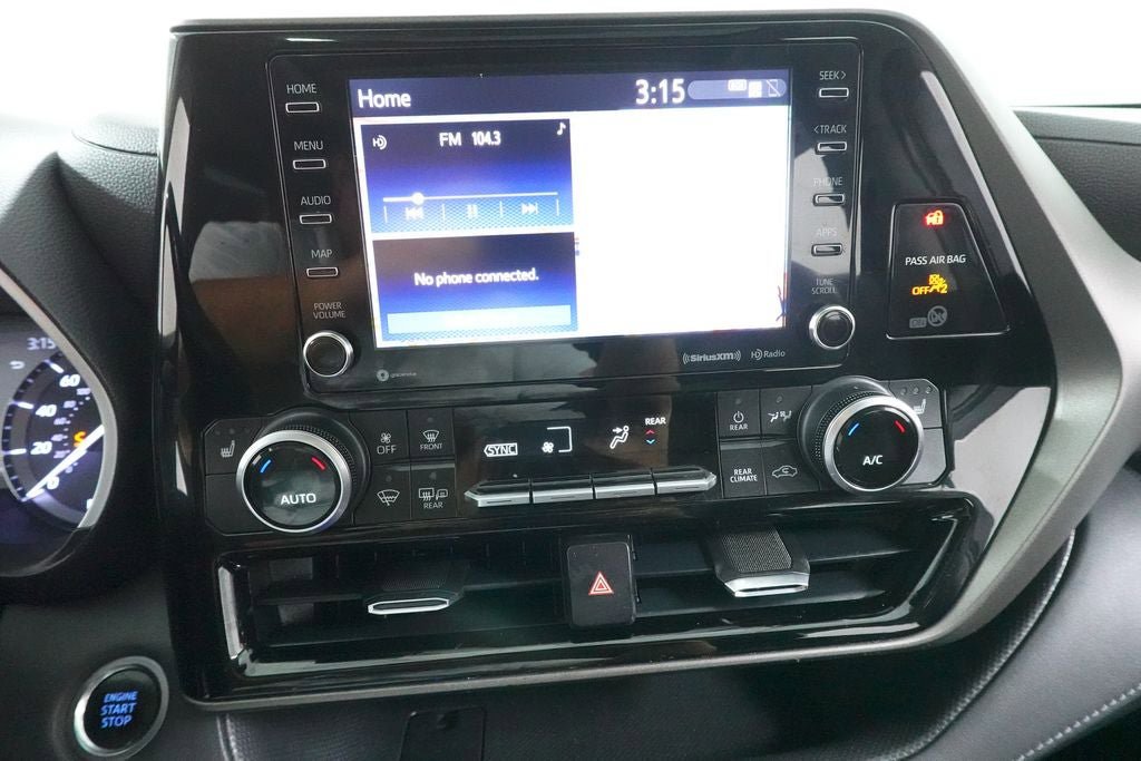 Used 2020 Toyota Highlander XLE AWD/4WD image 14